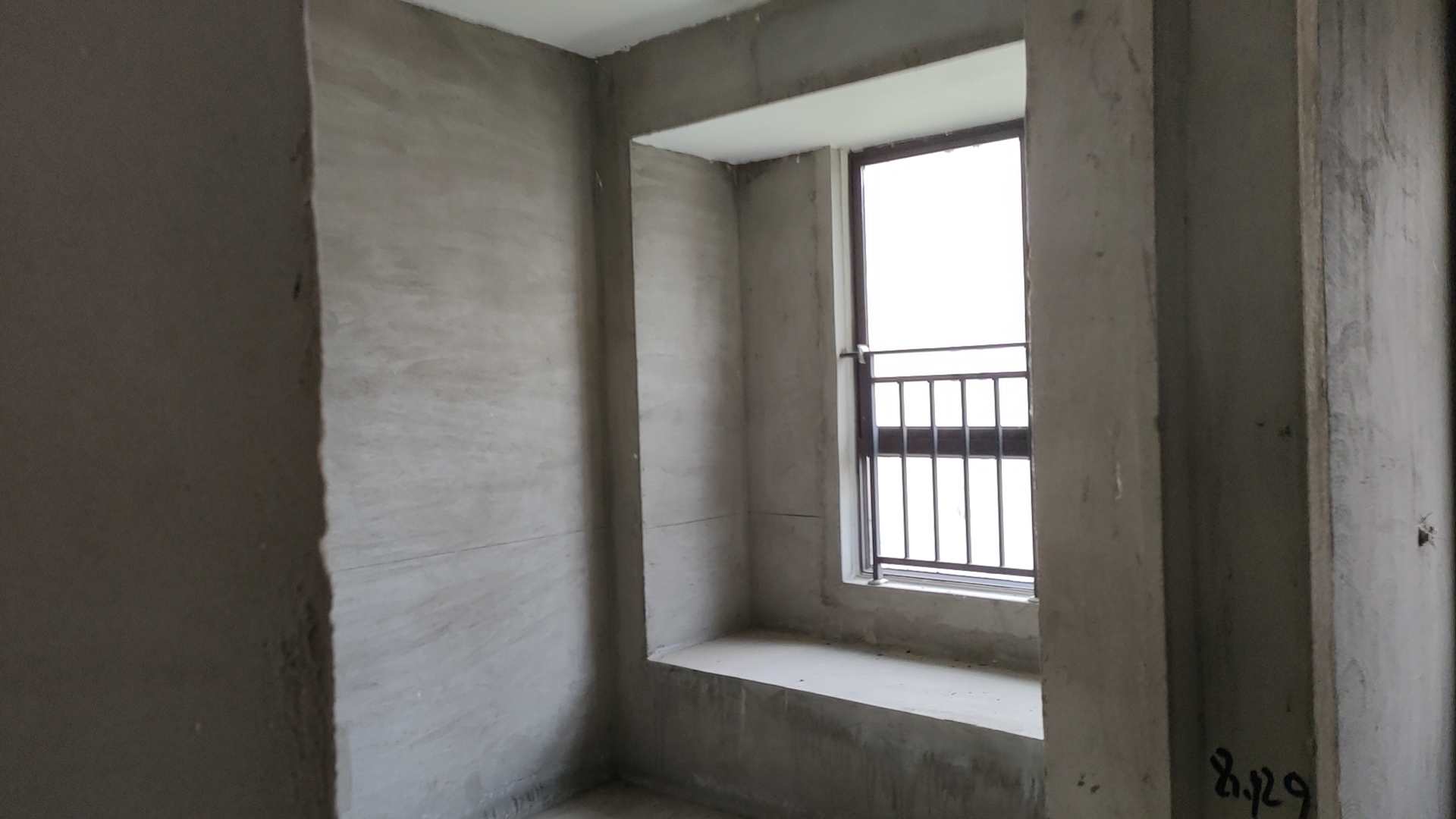 新城区三室两厅一厨两卫，124平纯毛坯。三中花园小学学区房_10