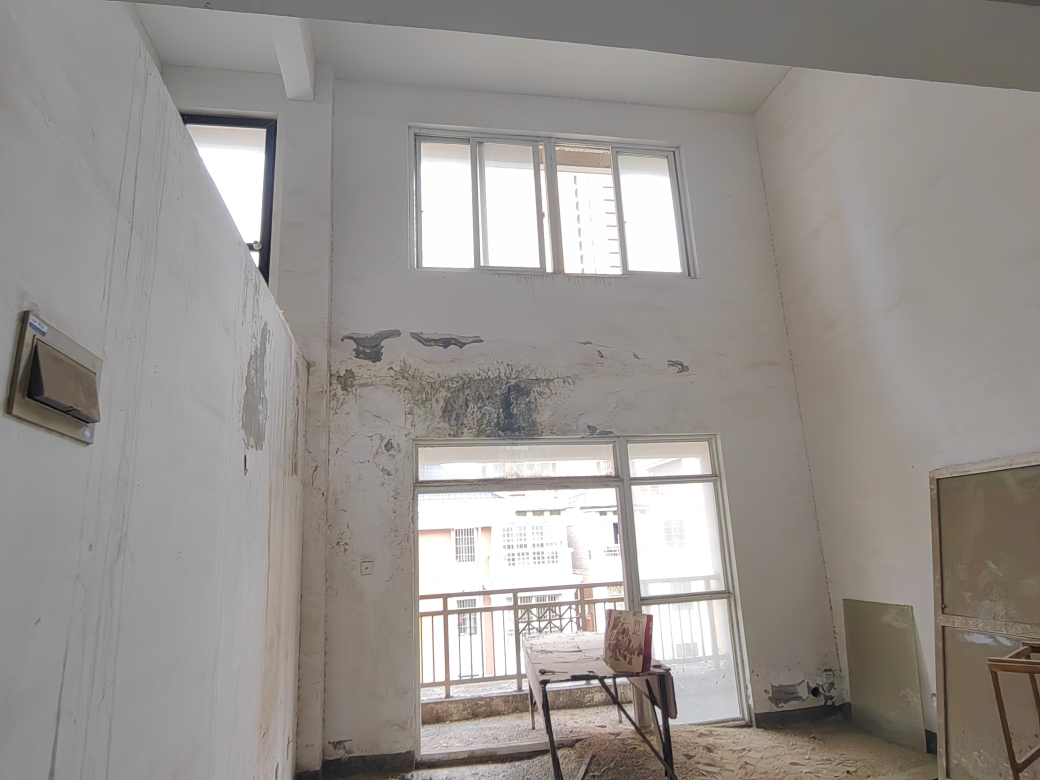 银鹭组团三多层套房出售四室三厅毛坯房六跃七带八层带阁楼_2