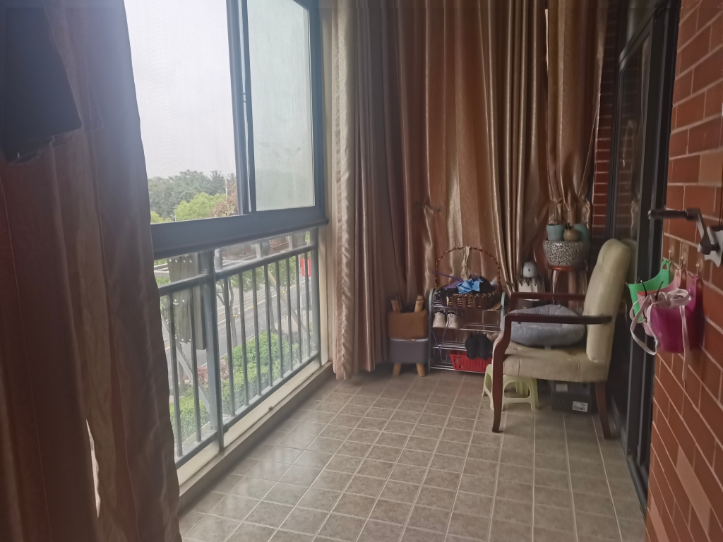 西湖春天精装修房东自己住的精装修拎包即住租给爱惜房子的人_9