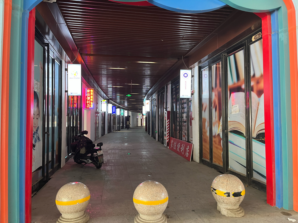 万茂华府临街调高商铺亏钱出售也可租_6