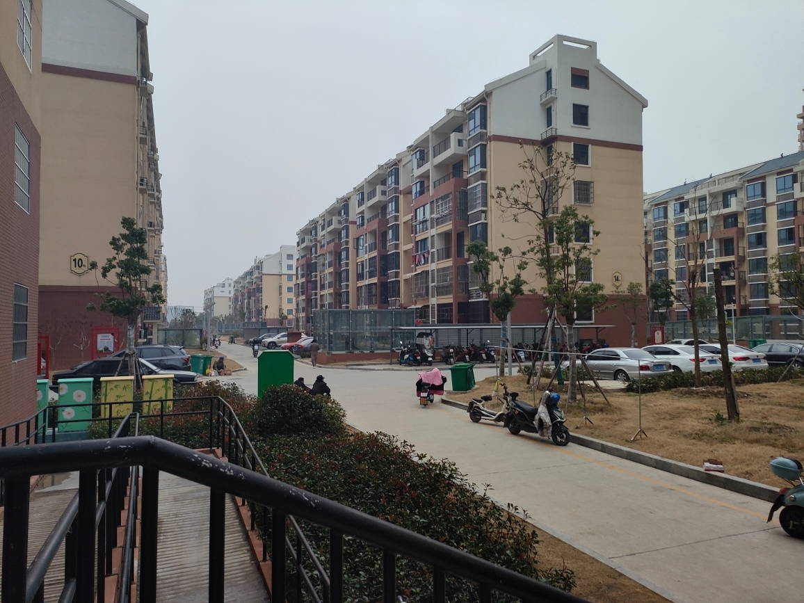 新城区，一中学区房，三室两厅，低楼层，毛坯_5