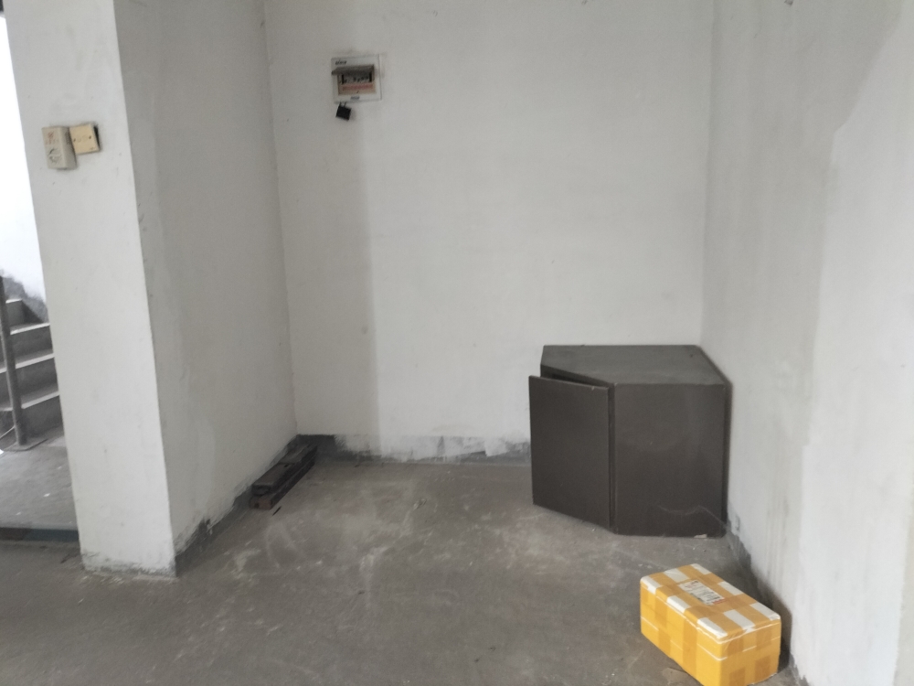 桂苑东区4楼75平简装两室低价出租_8