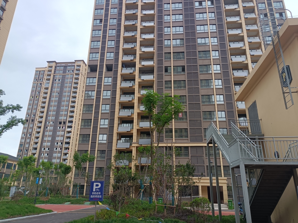 寿县新城区大圆盘附近，新小区环境好，小三房边户_10