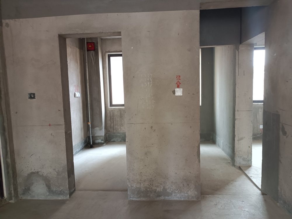 寿县新城区大圆盘附近，新小区环境好，小三房边户_8