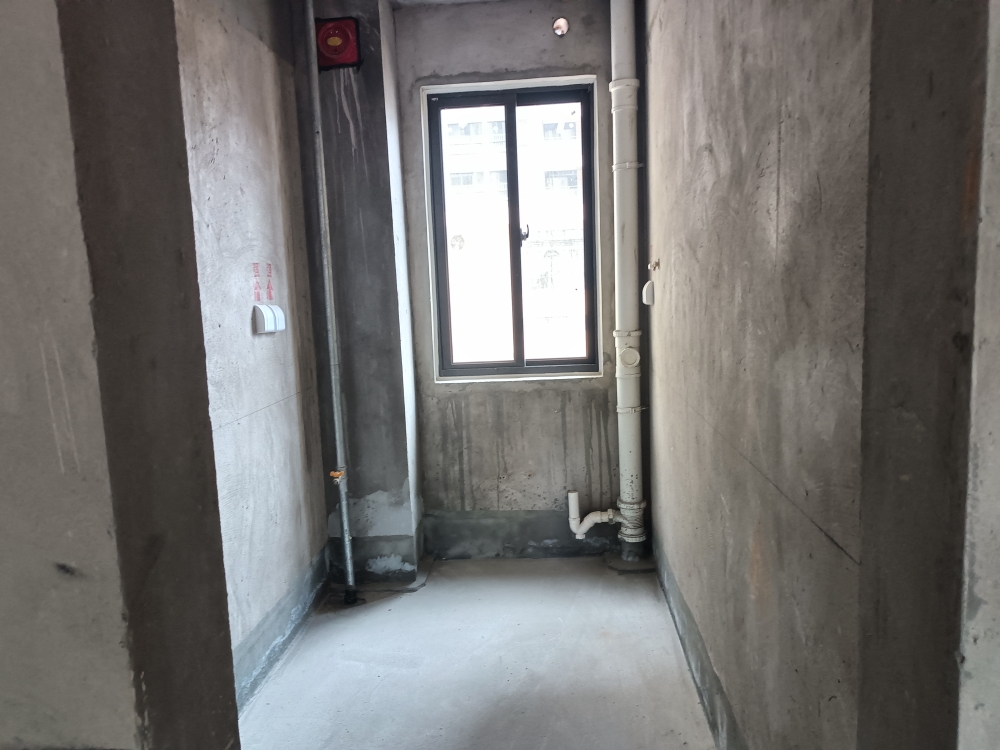 寿县新城区大圆盘附近，新小区环境好，小三房边户_5