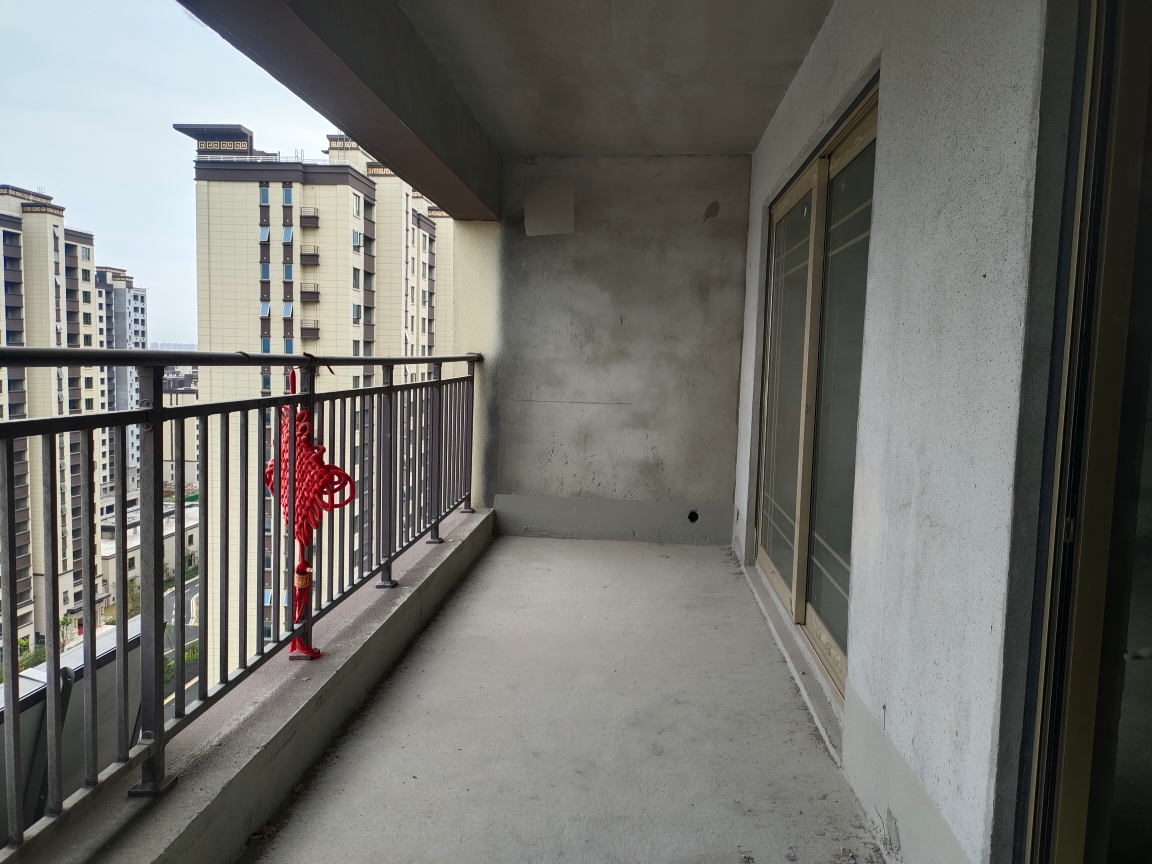环球港一期，三室两厅一厨一卫，毛坯_5