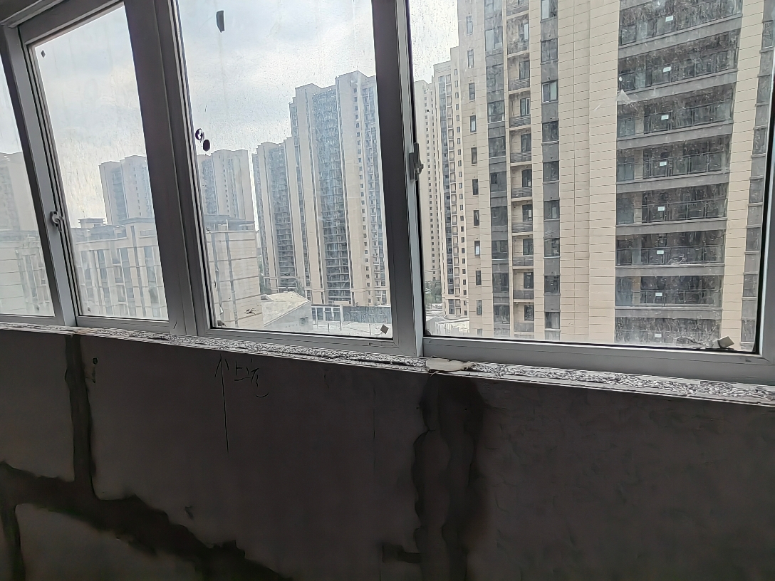 网云小镇毛坯3室2厅采光好学区房交通方便_9