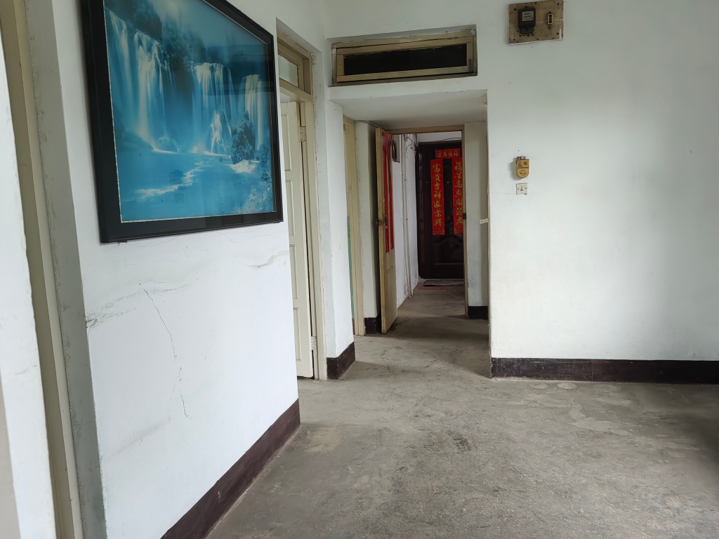 龙眼村 73平 南向三居简装 学区房 高楼层视野好_3
