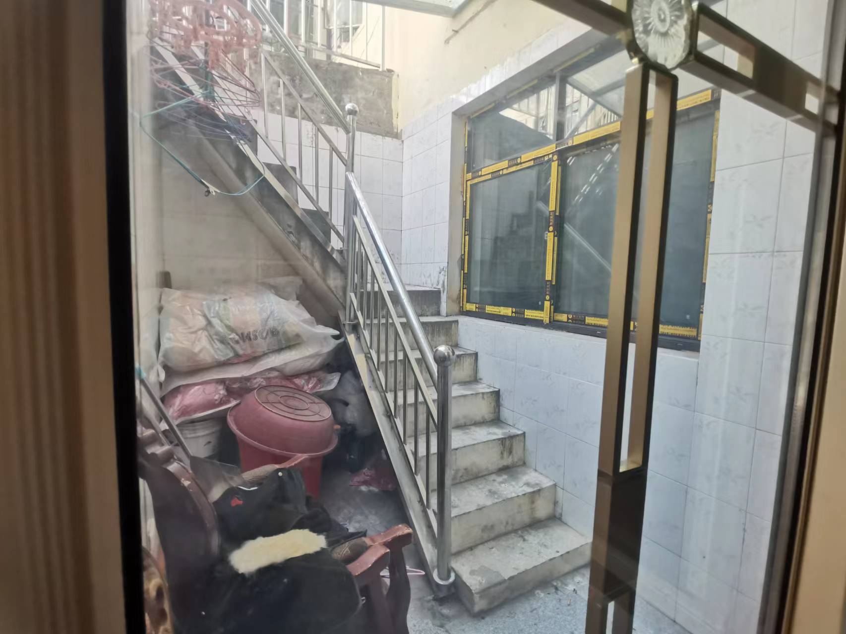 尚岗新村1楼 两室一厅 有自建房 有大平台 精装 地势好 _12