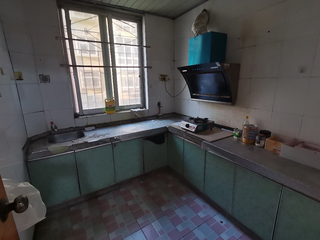 春苑小区两室一厅出租_3