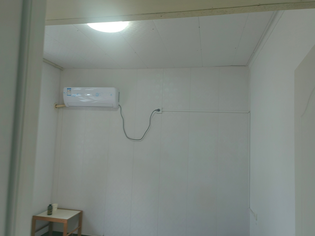 龙湖小区3室1厅多层三楼普装配置全拎包住诚心出售_4