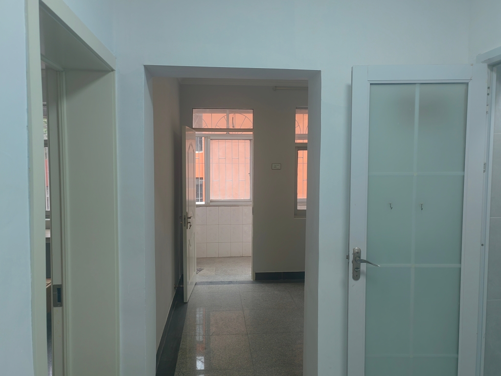 龙湖小区3室1厅多层三楼普装配置全拎包住诚心出售_16