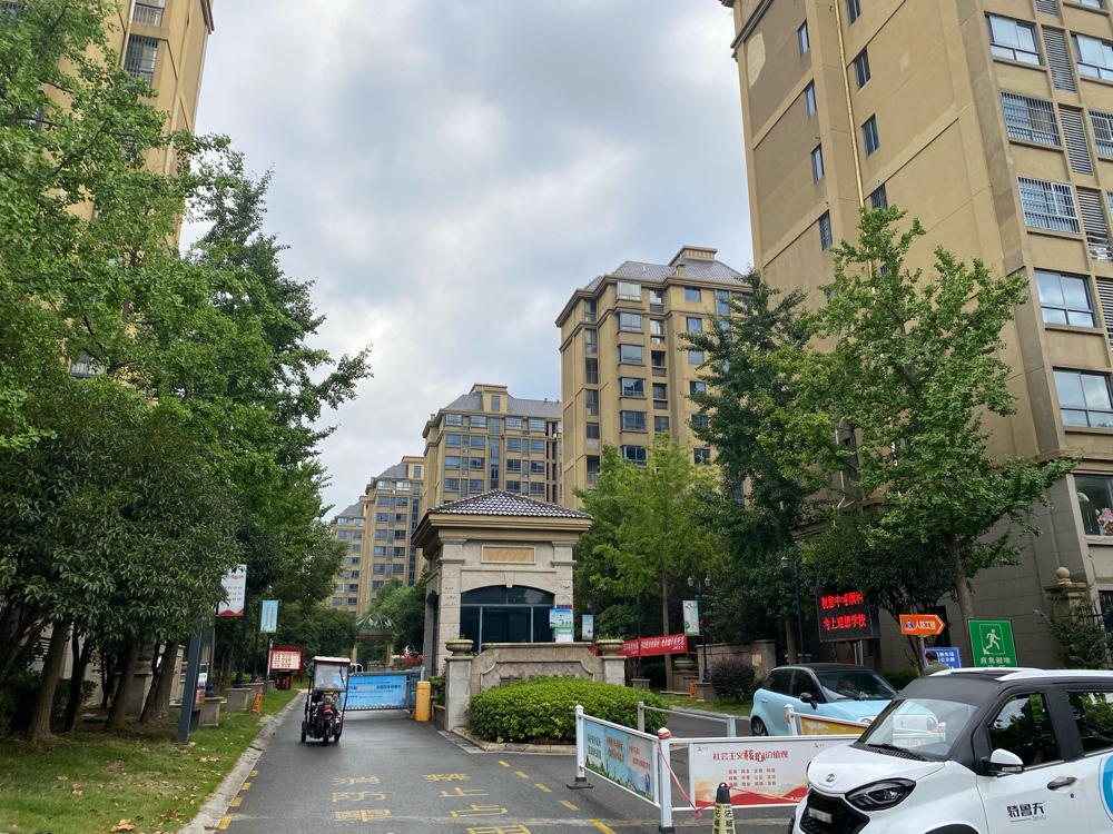壹代城精装小三室 户型朝南采光好 精装修保持好..._10