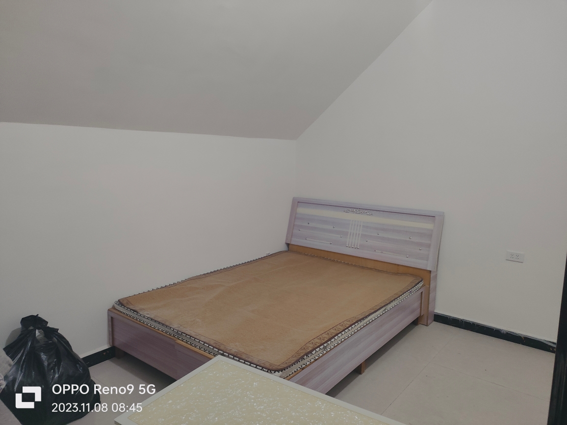泉山湖学校对面D区，一室一厅一厨一卫普装，东西齐全_4