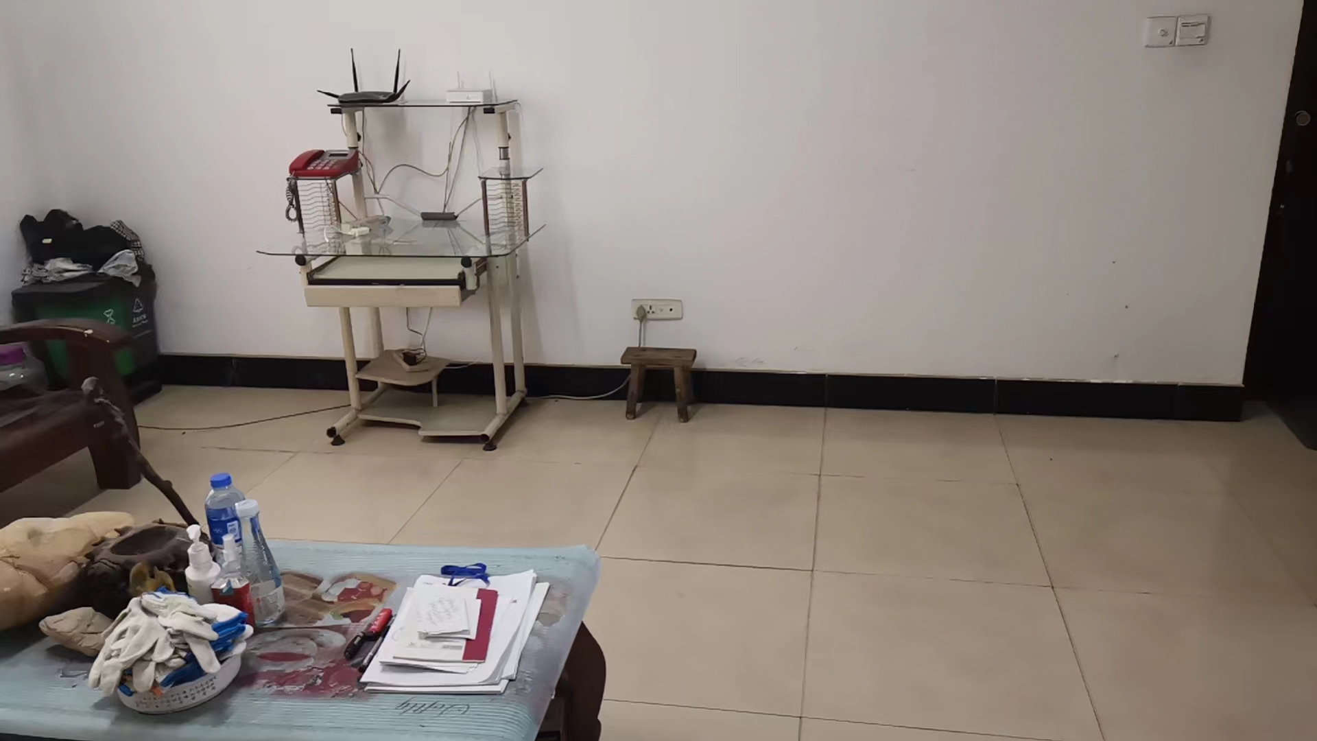 寿春中学家属区四楼简单装修出售。_2