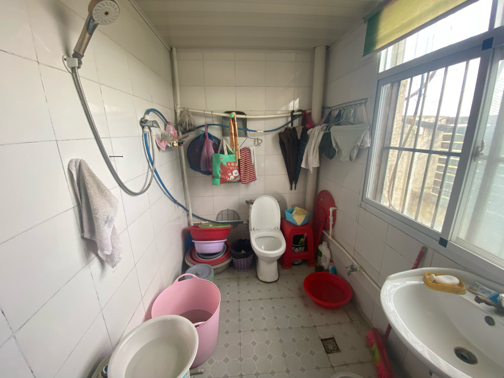 滨河桥头附近自建房三楼出租_5