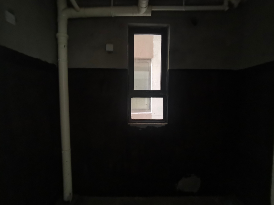 东方蓝海三室两厅毛坯房带一个地下室出租_6