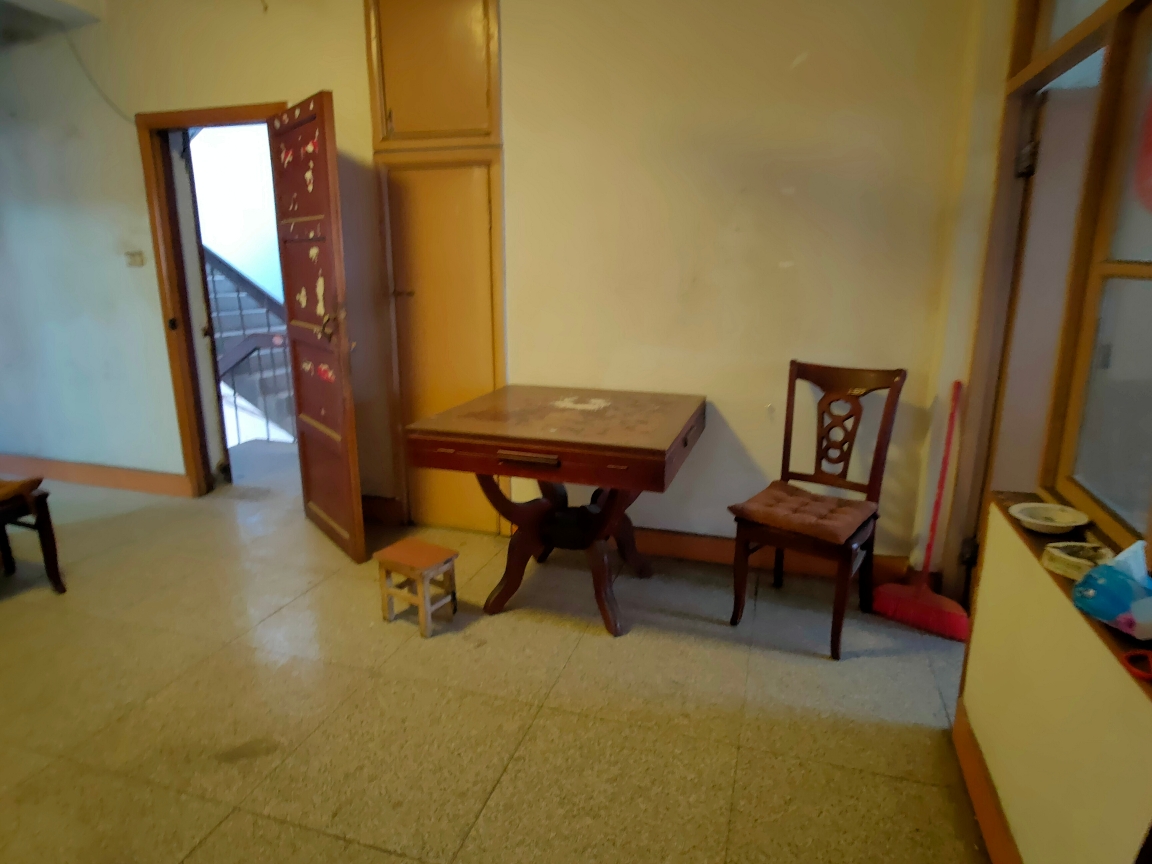 工商局家属楼 72平 南向两居 普装 交通便利配套全_2