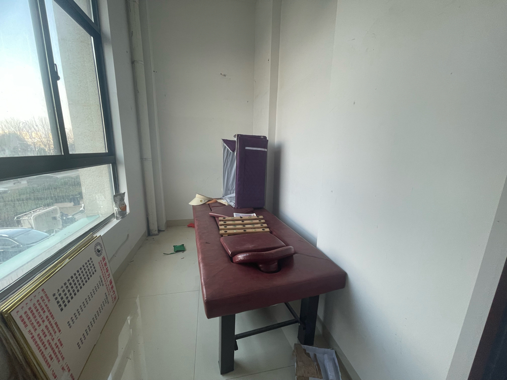 上郑广场 72平临街旺铺 人流密集 普装出租_4