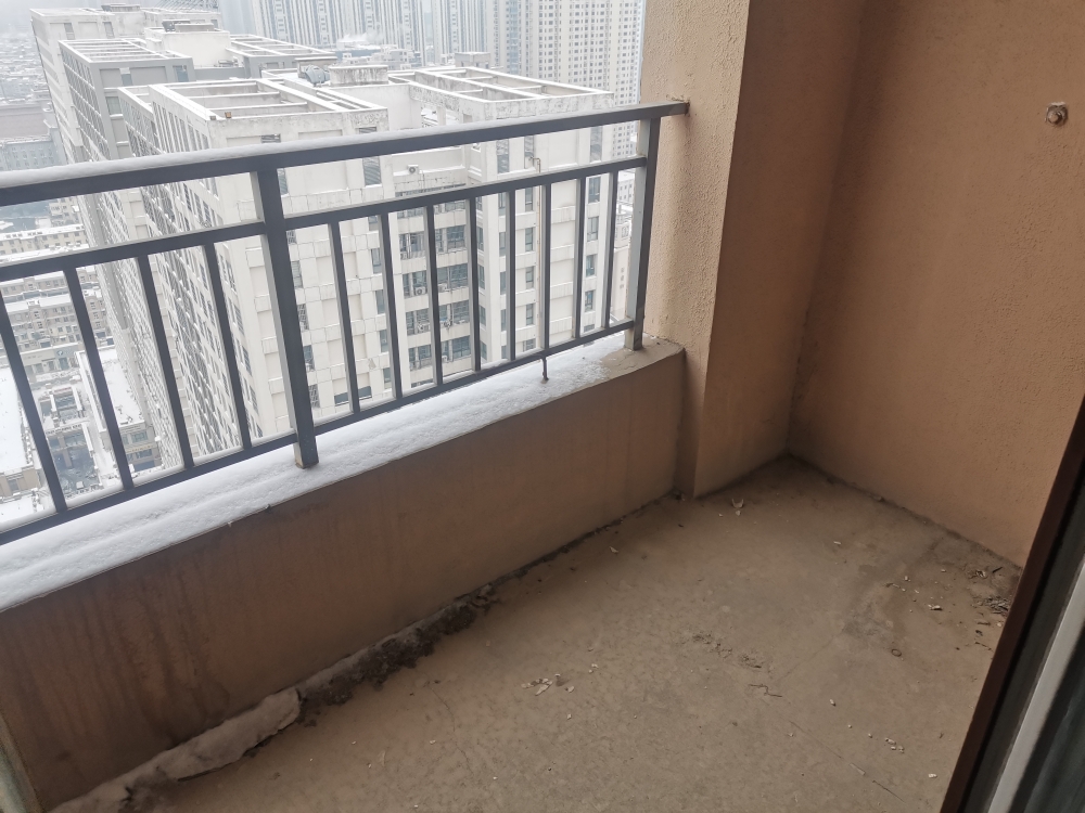 龙湖中心 毛坯2室 市中心 交通便利_6