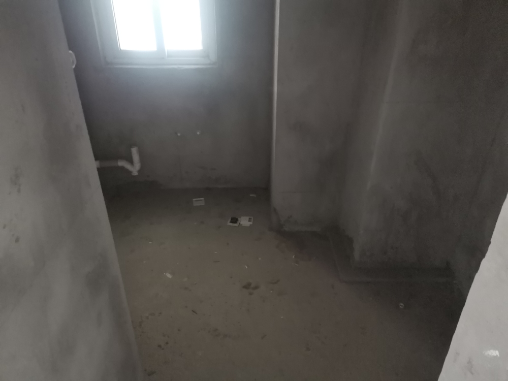 龙湖中心 毛坯2室 市中心 交通便利_5