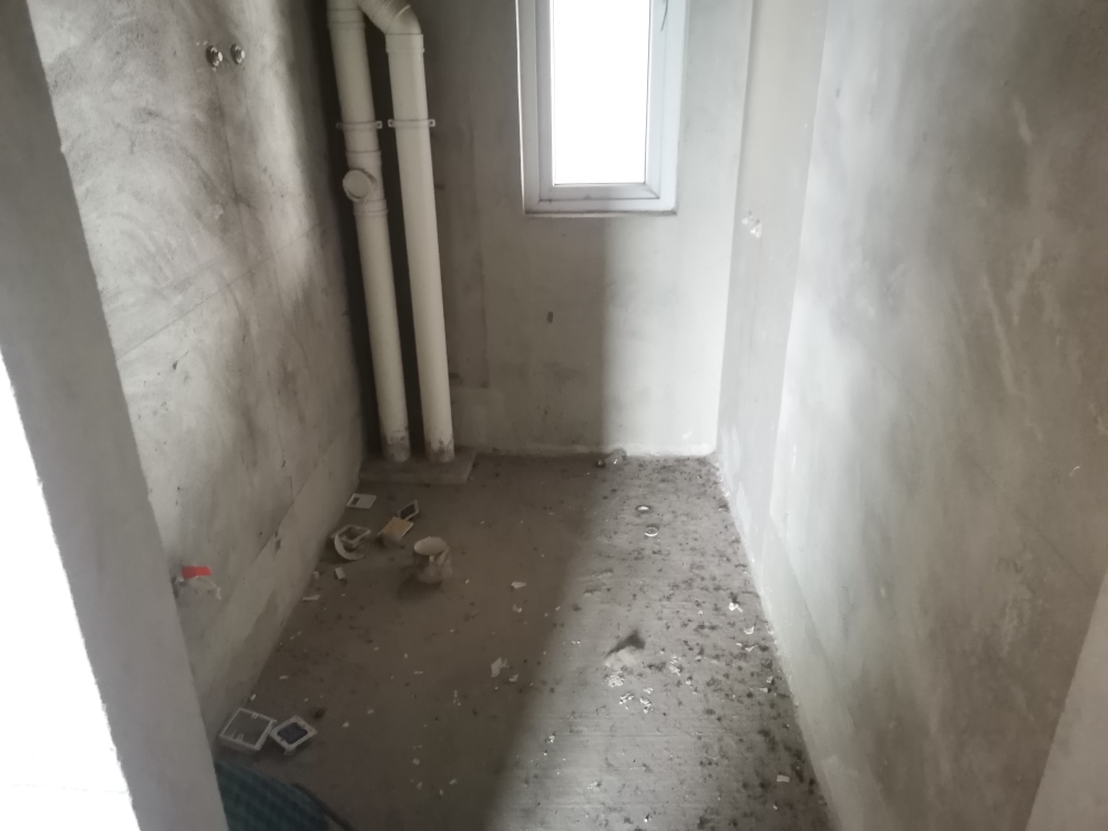 龙湖中心 毛坯2室 市中心 交通便利_7