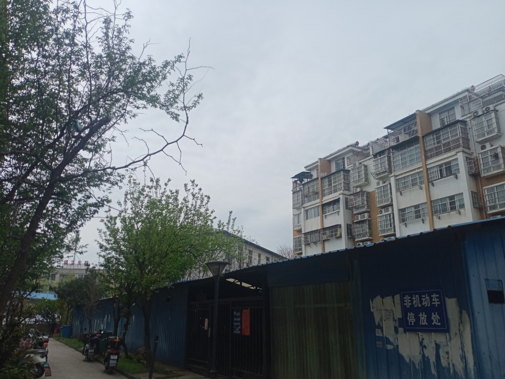 新家园C区简装有证位置好交通方便_8