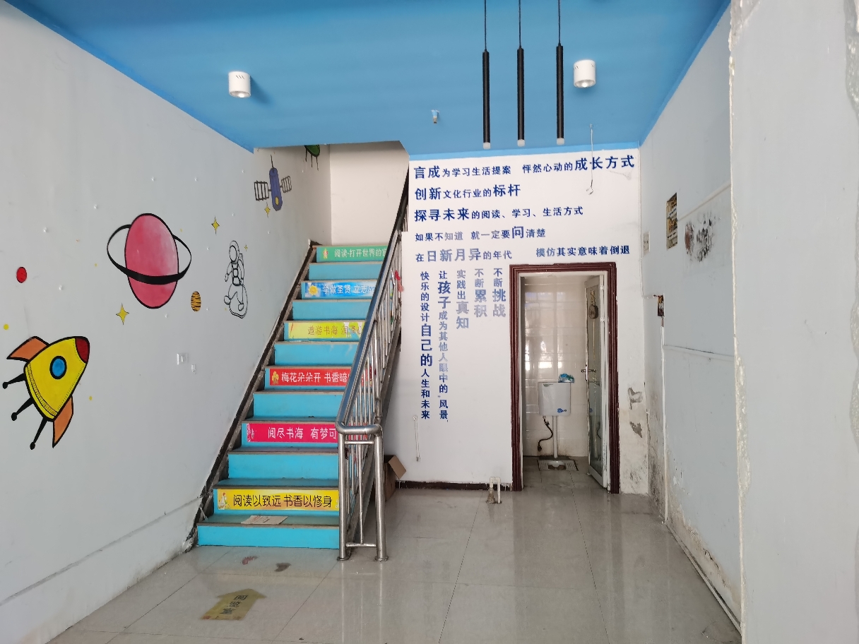 朝阳美食城一楼到三楼商铺地段好对外出租_11