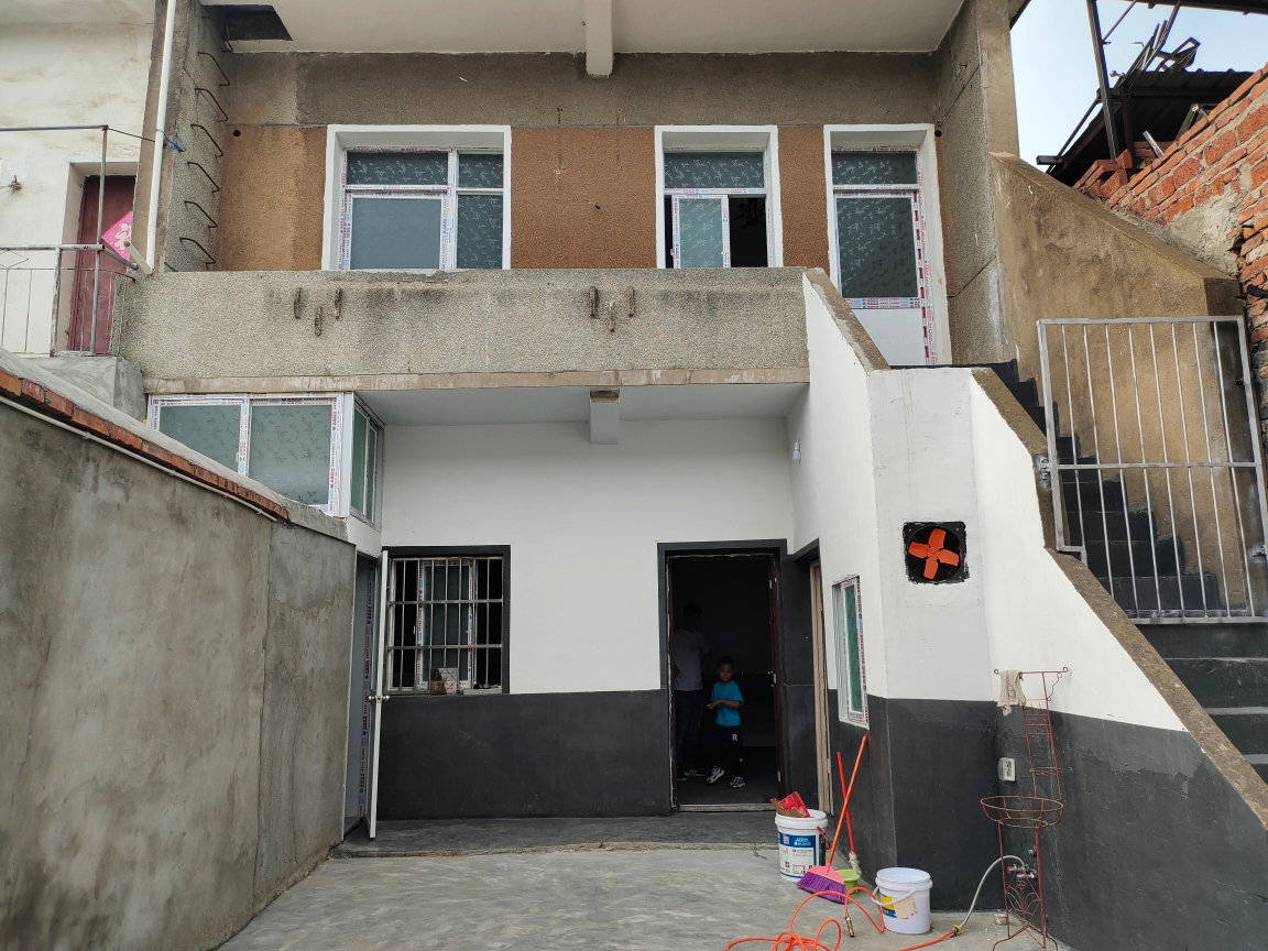 北梁家拐一楼带院子上下四间精装修_9