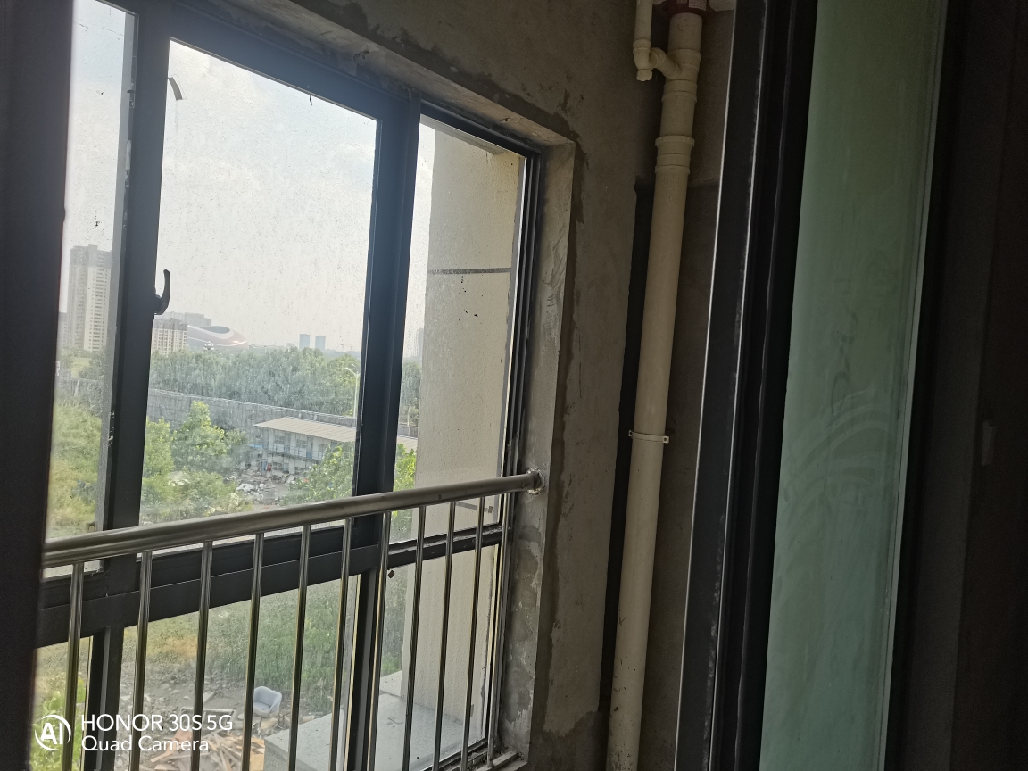 万茂华府 36平 南向一室一厅 毛坯 交通便利_4