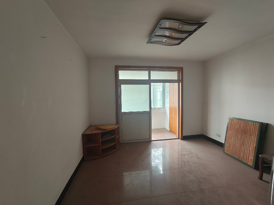 出售新社三村92平三室一厅简装户型方正南北通透_5