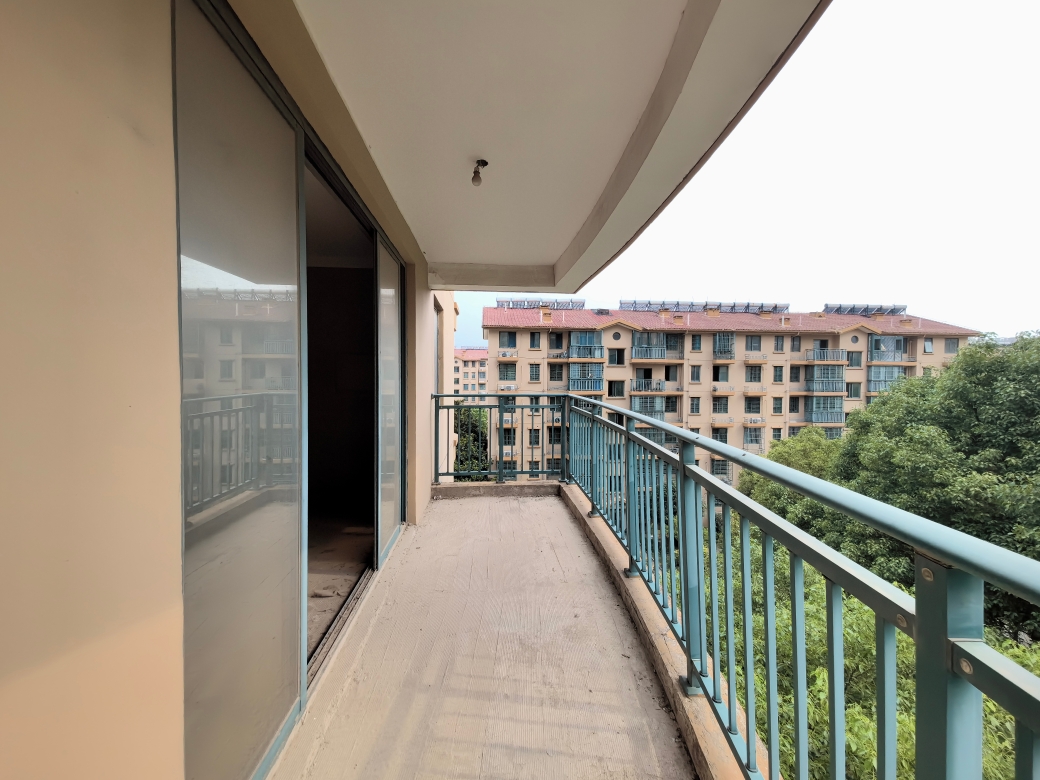 万达附近，香榭华都西区，毛坯三室两厅急售_5