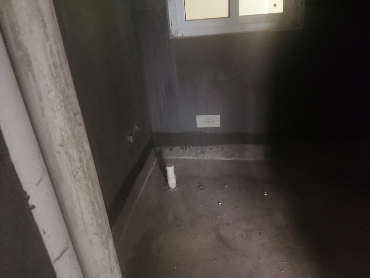 英伦联邦 92平 南北通透三居 毛坯可改 配套齐全_3