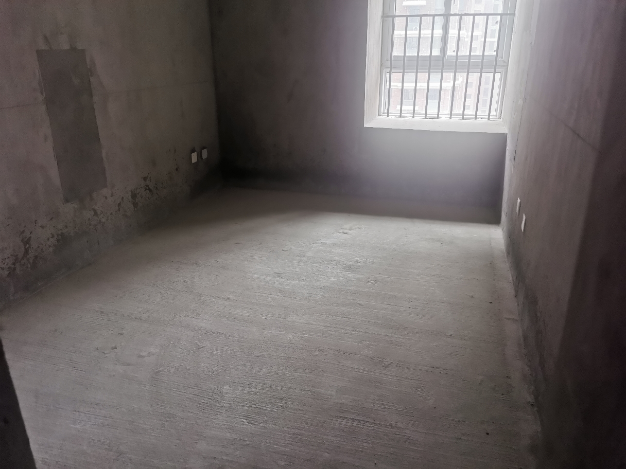 英伦联邦 92平 南北通透三居 毛坯可改 配套齐全_4