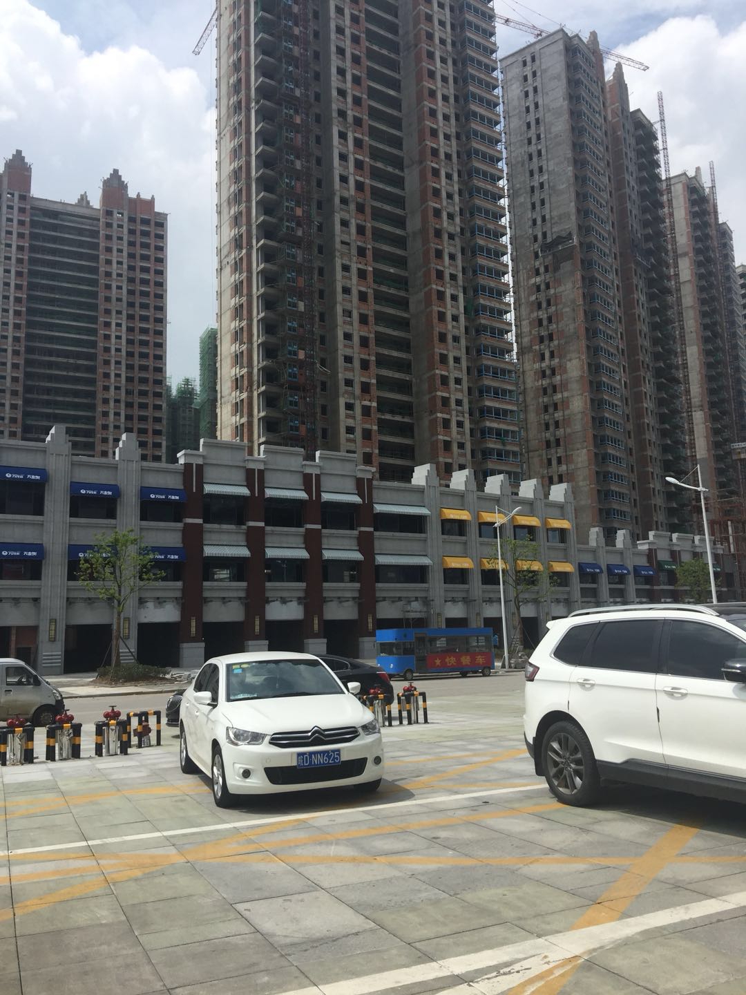 中央美域 68平临街旺铺 南向简装 优质地段人流密集_25
