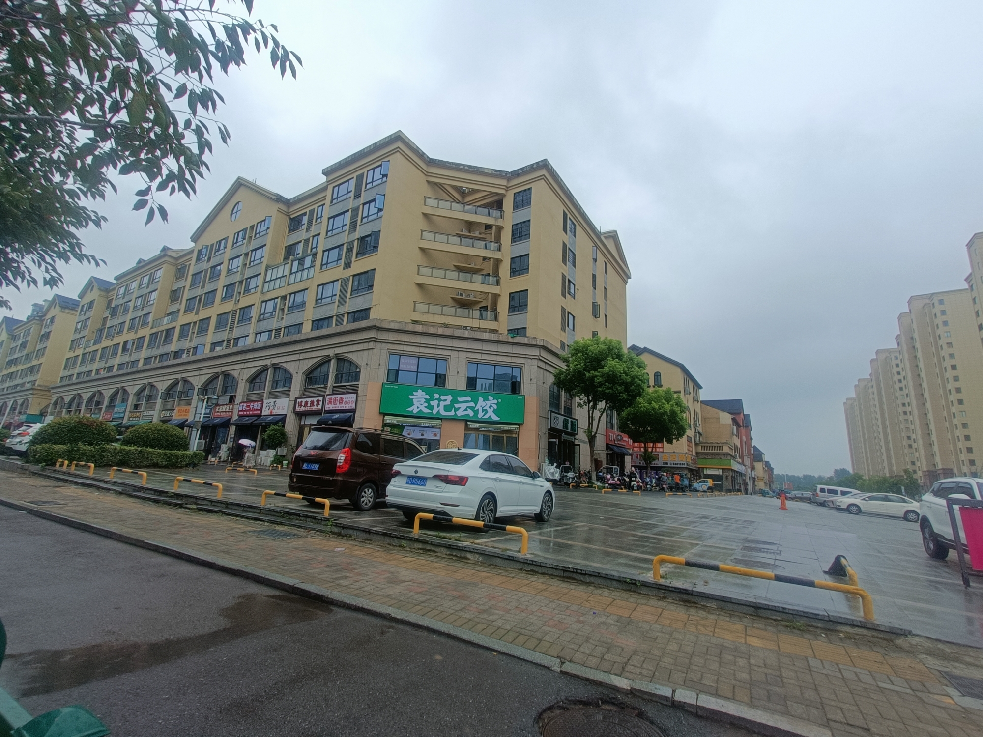 中央美域 68平临街旺铺 南向简装 优质地段人流密集_10
