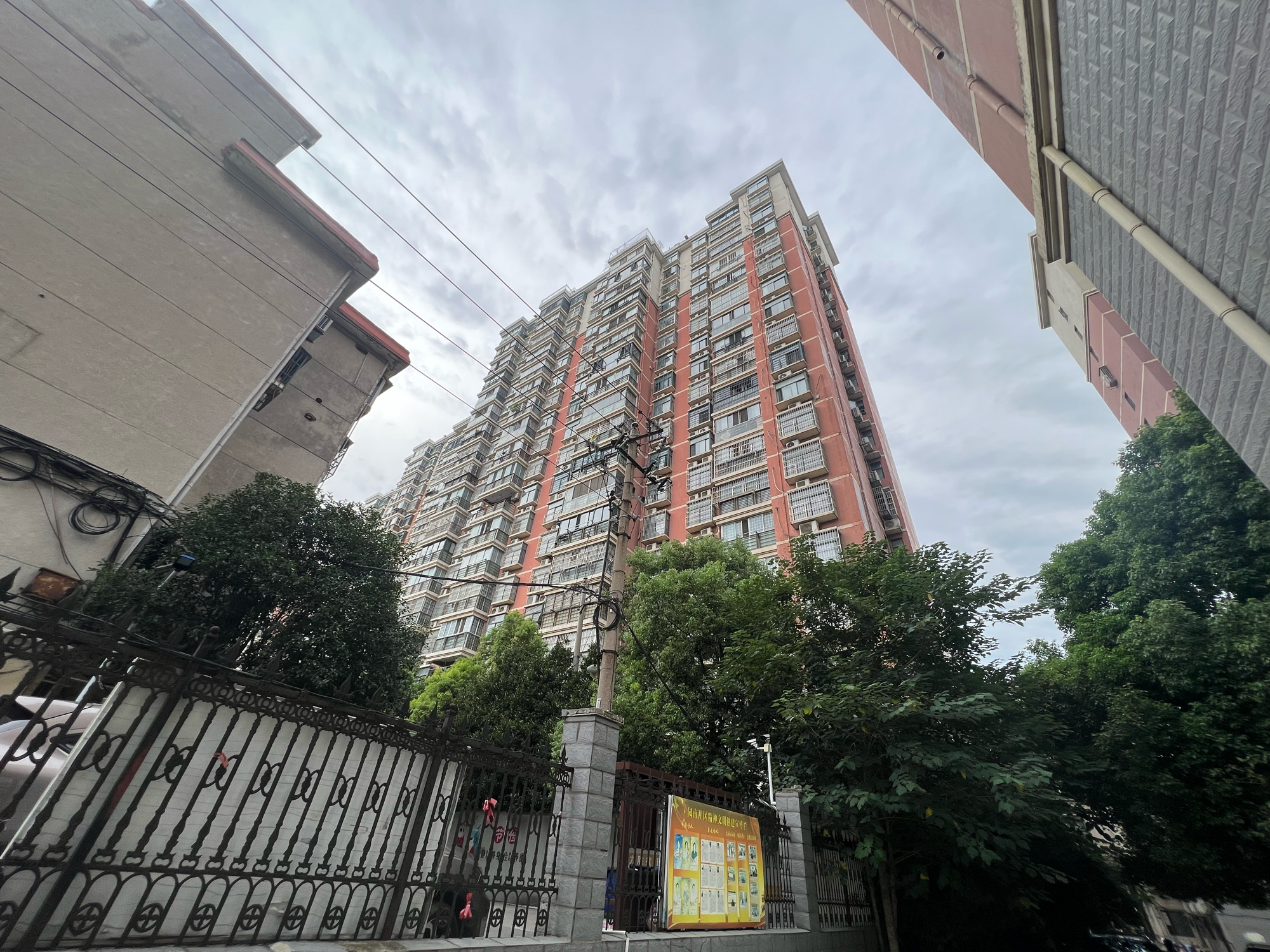 龙湖汇景150平米精装三室两厅 多外出售_13