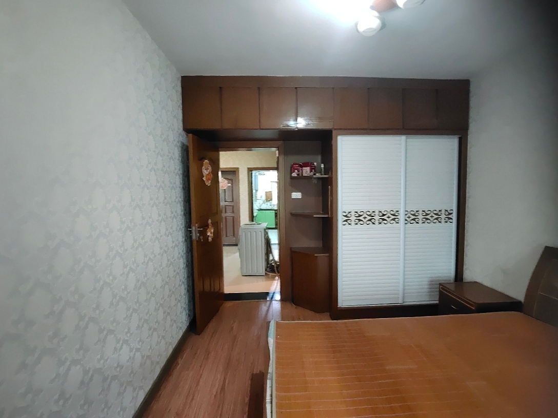 急售  劳动村 3层 简装 约80平方  三室一厅 交通购物非常便捷 临近十三中学校 _5