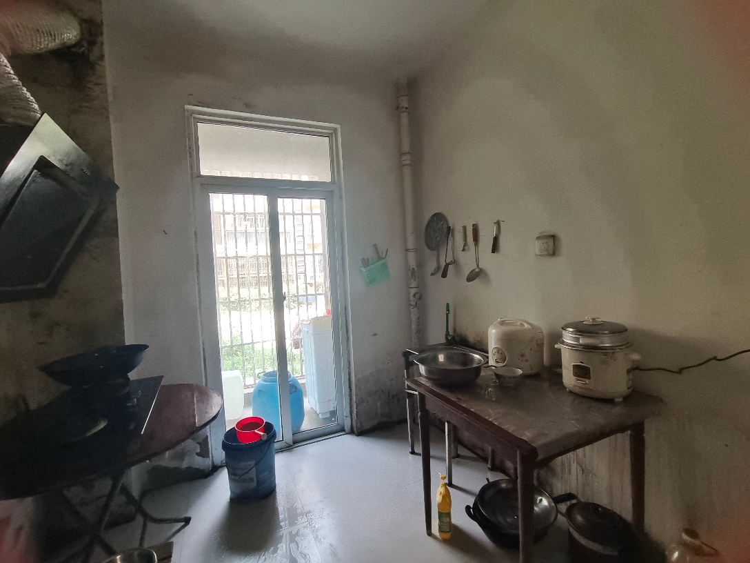 西门外西湖花园B区三室二厅毛坯出售_6