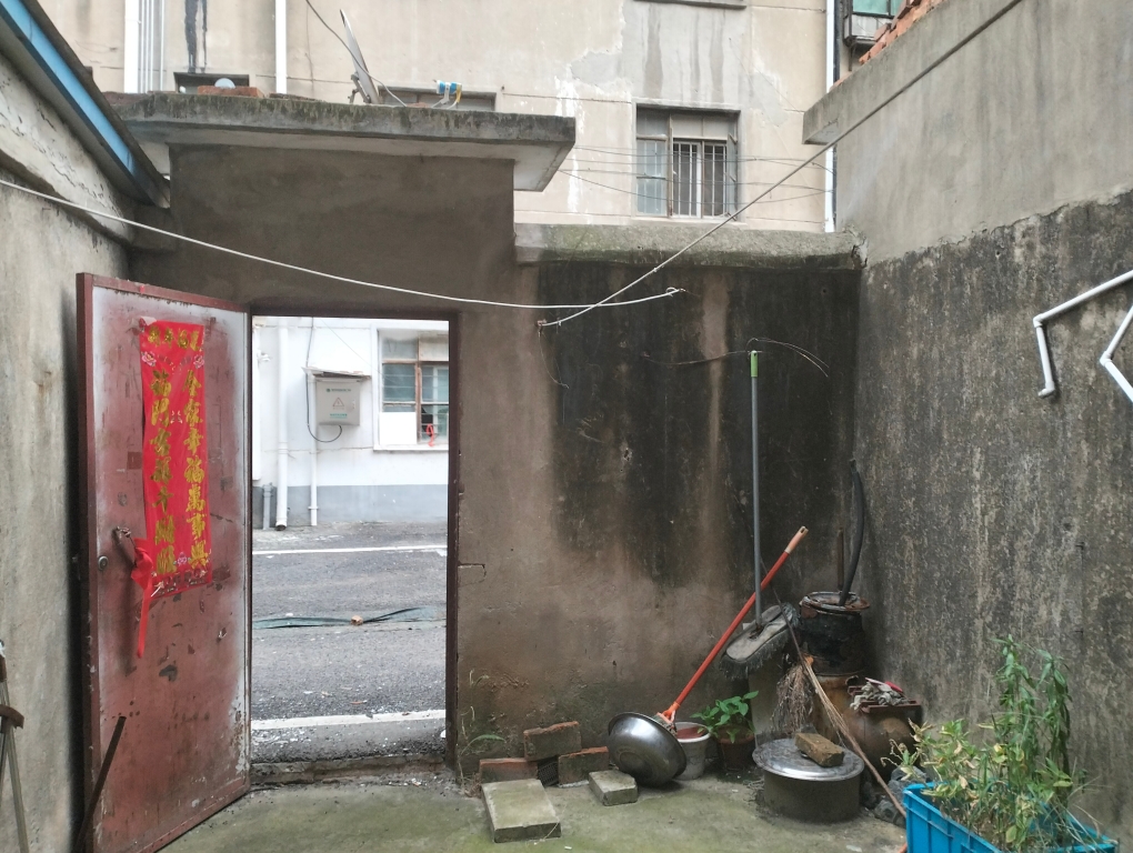 谢二西北村一层出售_6