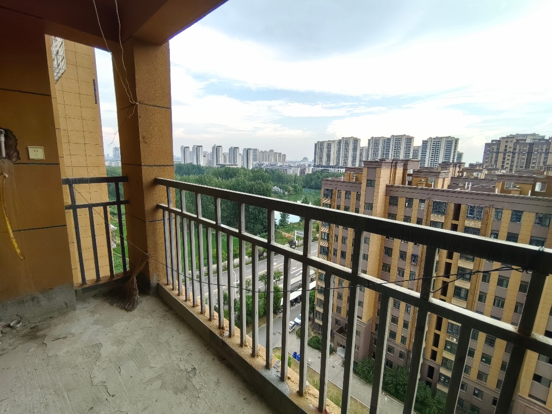 玫瑰苑三室两厅对外出售！_6