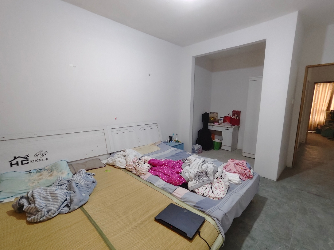 三中学区房京冠学府里顶楼简单装修出租出售。_3