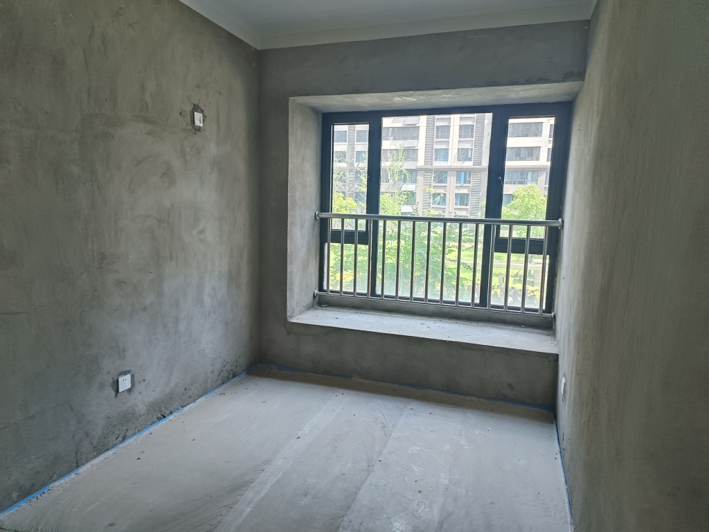 安理家园 毛坯 4室两厅诚心出售_6