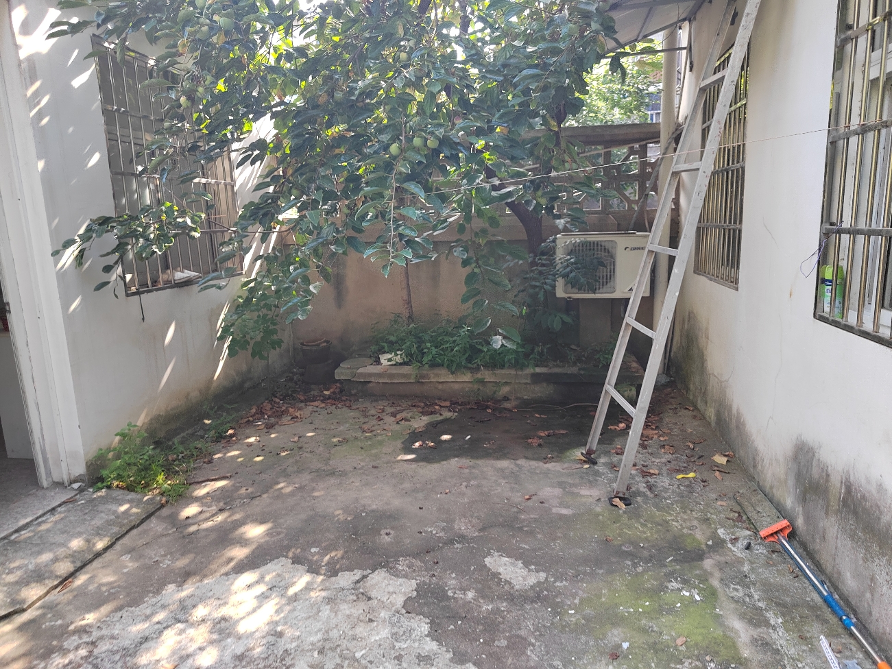 淮师附小实验中学洞山工行家属楼一楼含前后60平方大院子及自建房三房精装出售_17