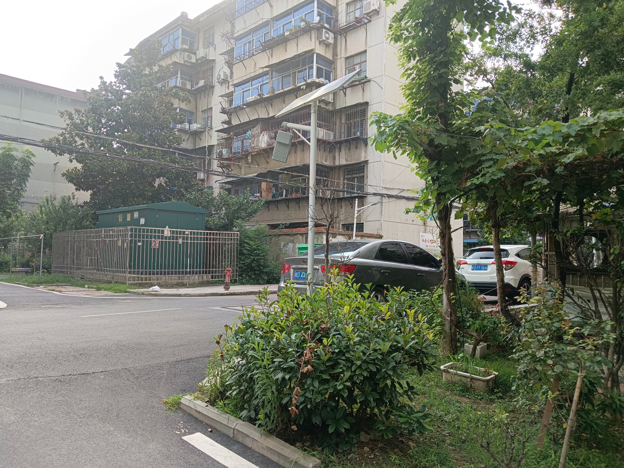 新社三村68平方简装，两室一厅，大门口位置。_11