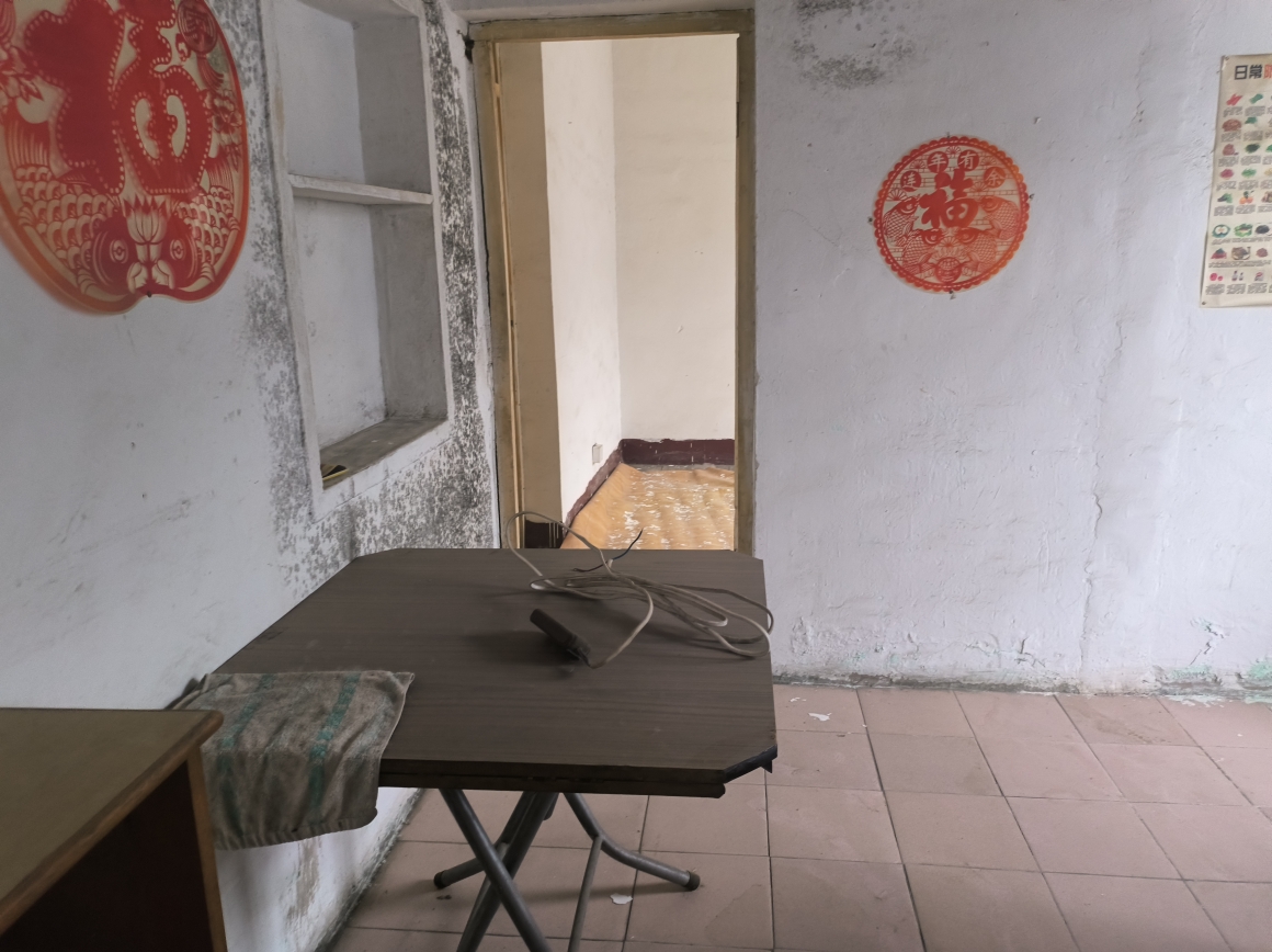酒厂家属楼两室简装出售_5