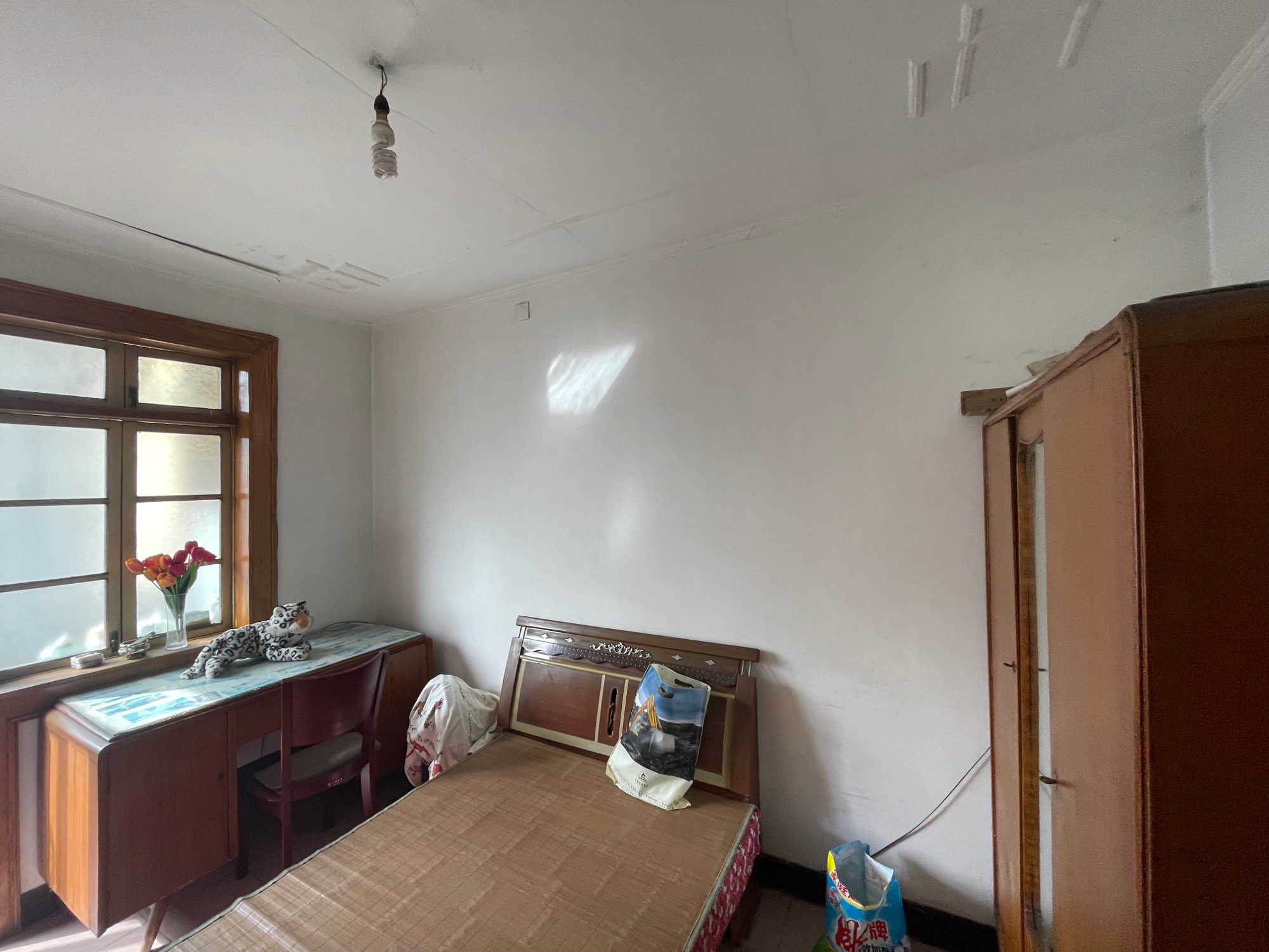 急售 建南村老楼 3层 简装 约57平方 两室一厅，二小九中学区房 八公山中心位置 拎包入住_5