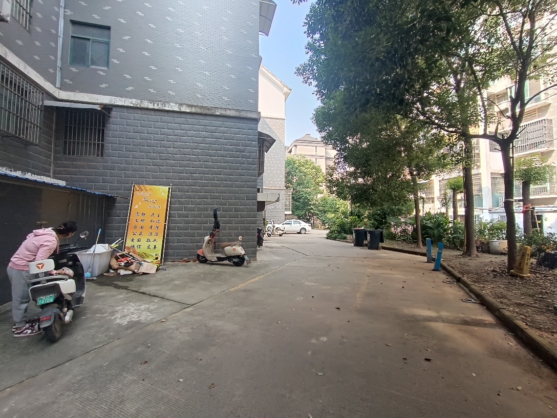 衡安花苑，3是2厅，简装出售。_9