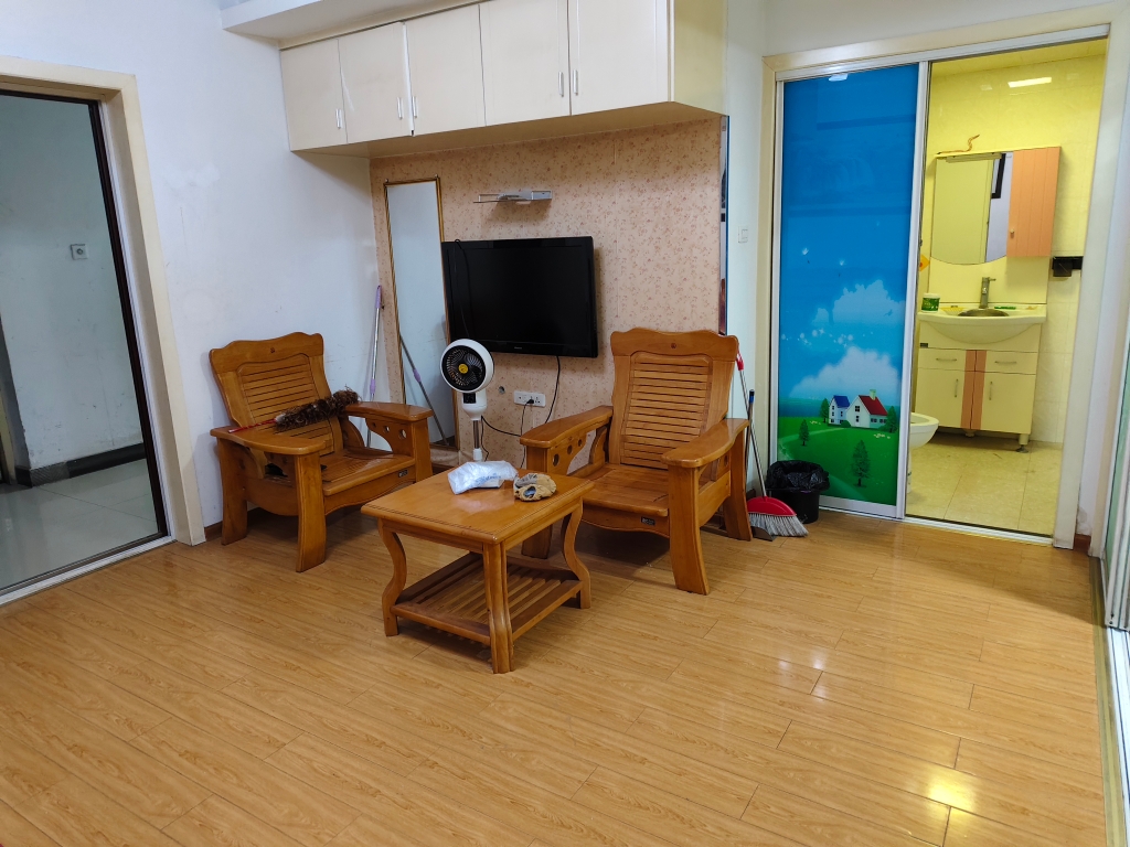 广场景苑，精装两室对外出租，家具家电齐全，拎包就能住_2