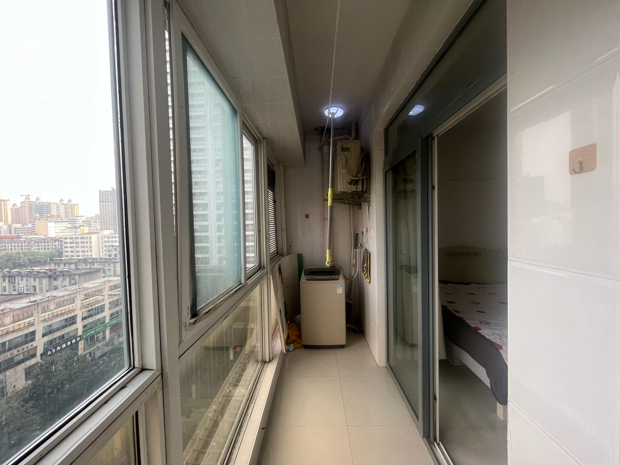 龙湖路一号1室精装拎包入住好房出租_8